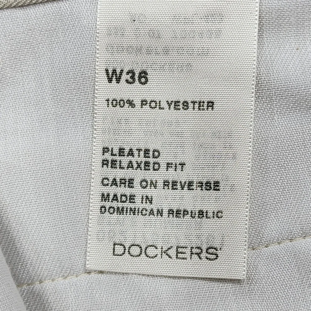 Dockers Golf Shorts Mens 36 Beige Pleated Microfiber Chino Relaxed 10 Inseam